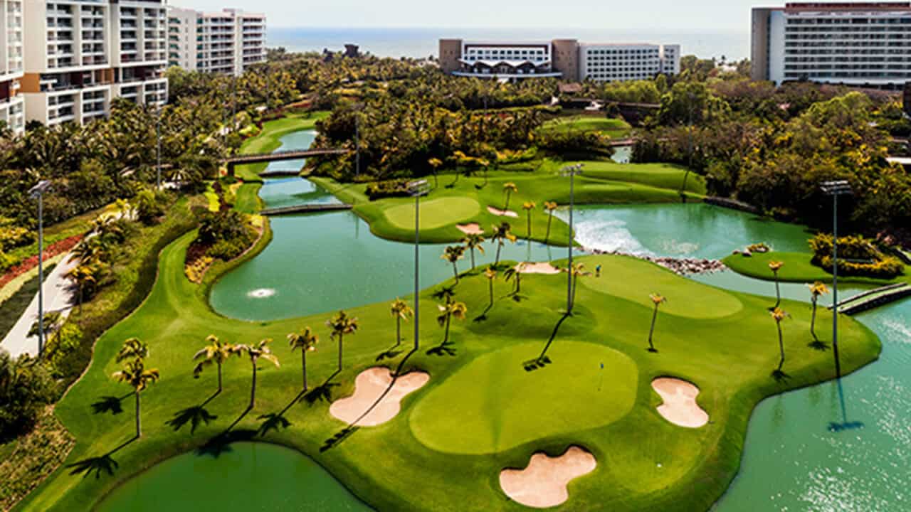 The Lakes Course