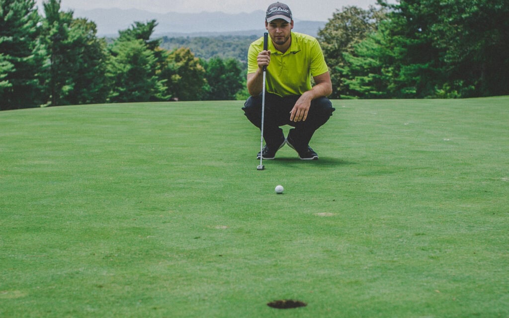 Lining Up the Putt