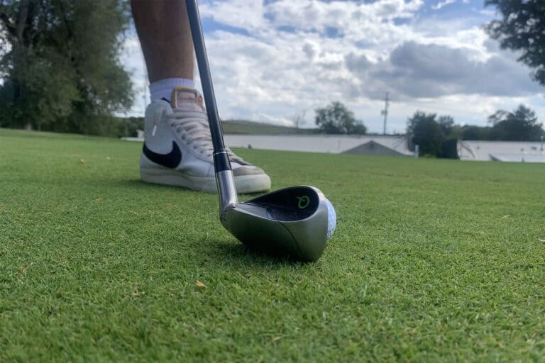 Putting with the Q Gen 2 Adjustable Golf Club